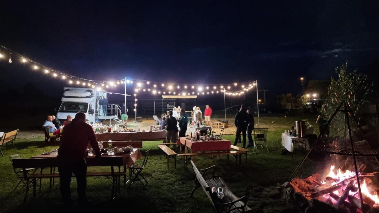 Gniazdo W Felicjanowie Uniejow Esterno foto