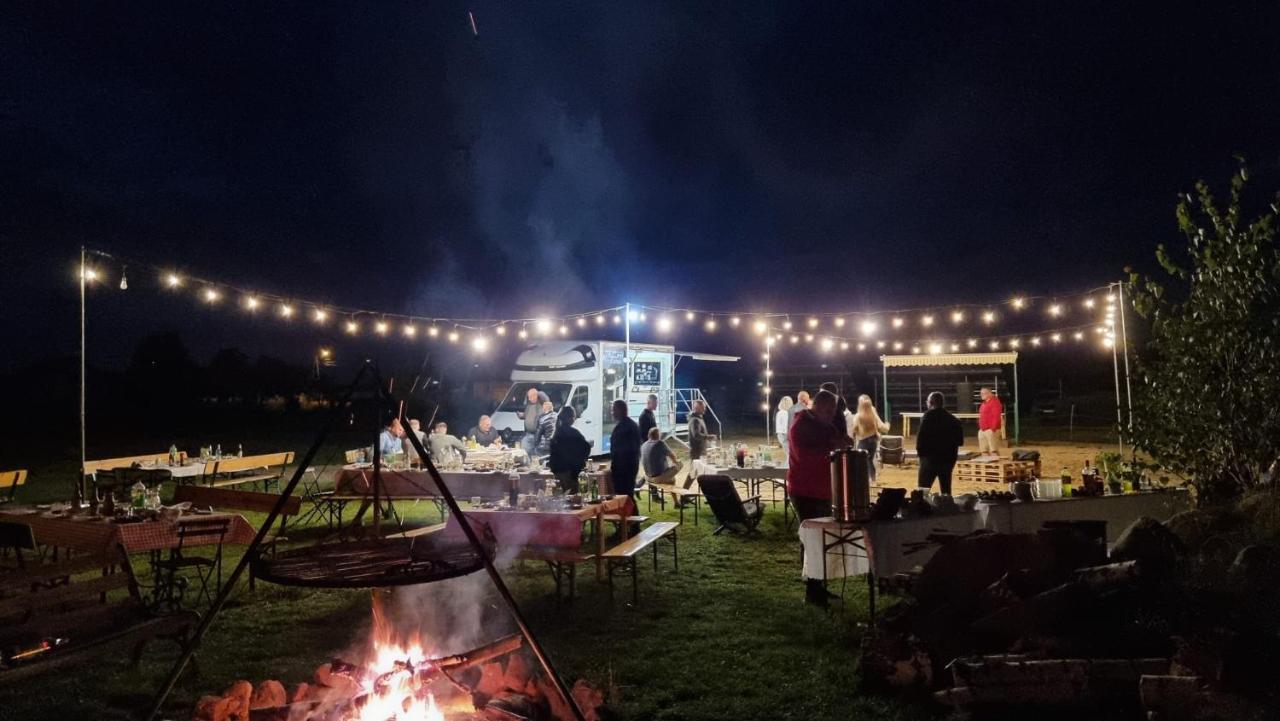 Gniazdo W Felicjanowie Uniejow Esterno foto